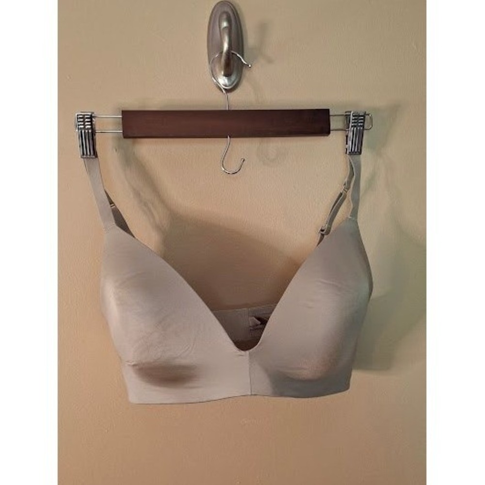 SKIMS Fits Everybody T-Shirt Bra Sand Beige Wireless Plunge 36D